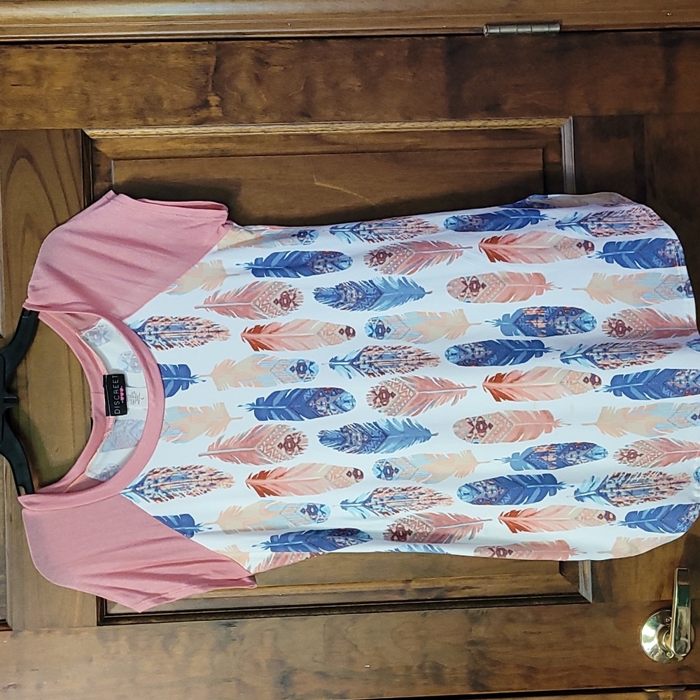 Cute feathered pink shirt